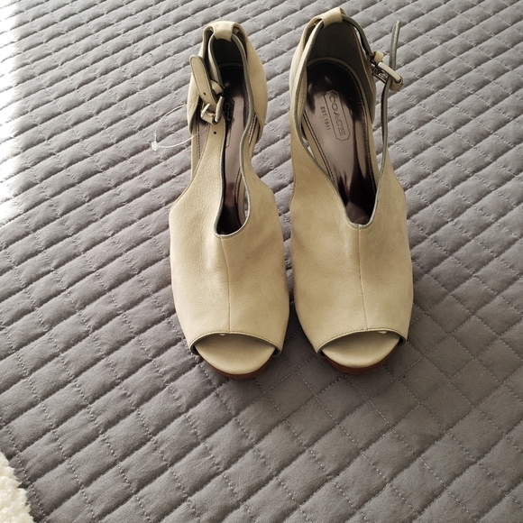 Shoes - Picture 5 of 6